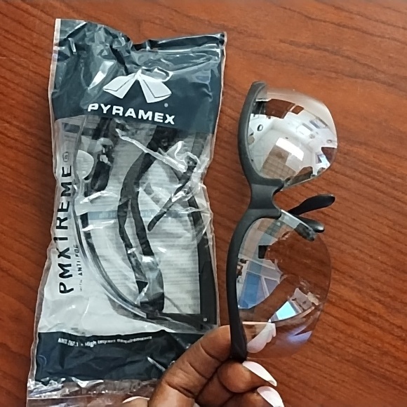 Safety Glasses with Anti-Fog - Picture 1 of 2